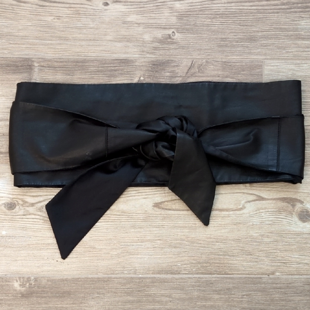 Theory Soft Black Leather Wrap Around Belt Classic Accessory